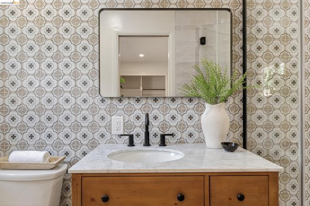 5914 Thornhill Drive, Oakland, CA 94611