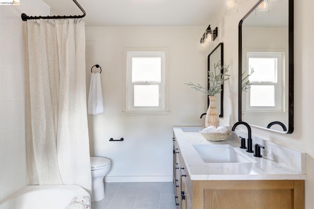 5914 Thornhill Drive, Oakland, CA 94611