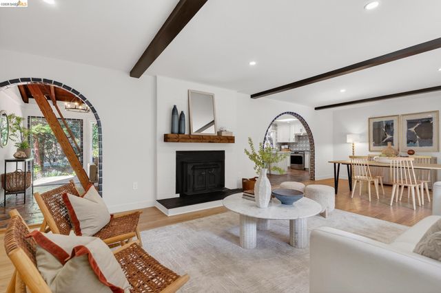 5914 Thornhill Drive, Oakland, CA 94611