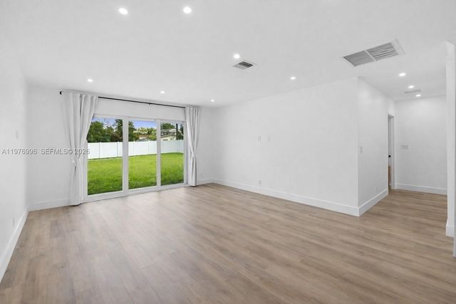 461 SW 1st St 461, Boca Raton, FL 33432