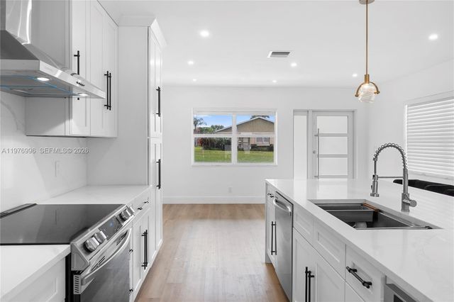 461 SW 1st St 461, Boca Raton, FL 33432