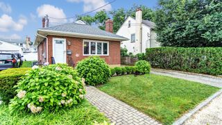 11 Nova Road, Bayville, NY 11709