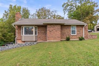 105 SW 28th Street, Oak Grove, MO 64075