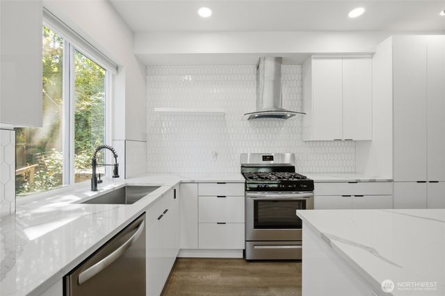 7511 Dumar Way SW, Seattle, WA 98106