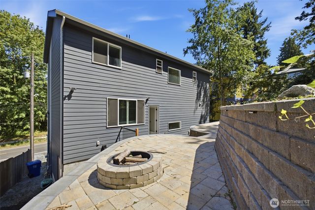7511 Dumar Way SW, Seattle, WA 98106