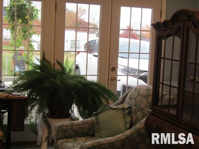 195 E MARKET Street, Elizabethtown, IL 62931