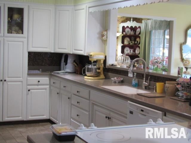 195 E MARKET Street, Elizabethtown, IL 62931