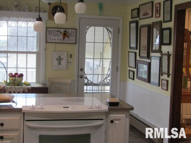 195 E MARKET Street, Elizabethtown, IL 62931