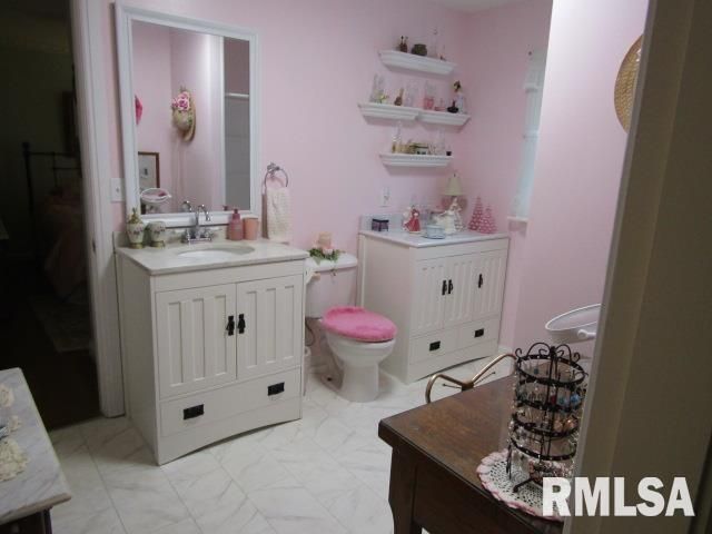 195 E MARKET Street, Elizabethtown, IL 62931