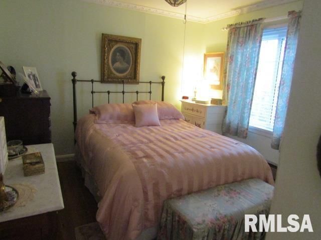 195 E MARKET Street, Elizabethtown, IL 62931