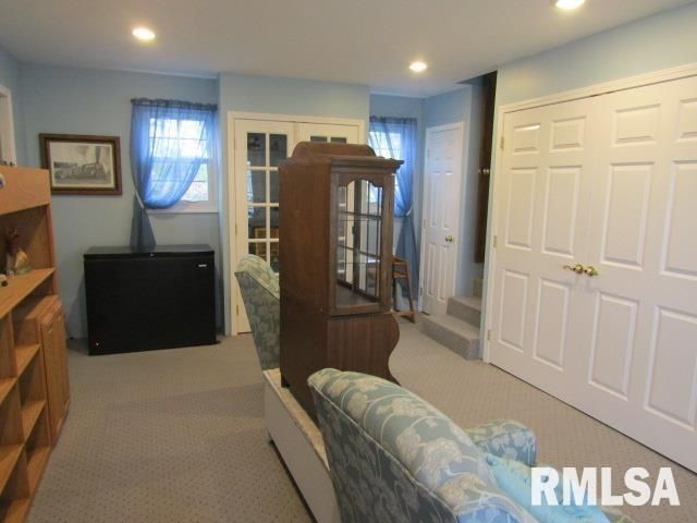 195 E MARKET Street, Elizabethtown, IL 62931