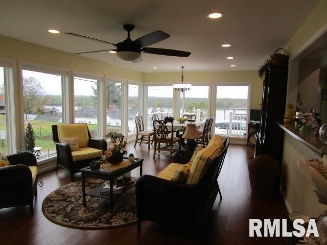 195 E MARKET Street, Elizabethtown, IL 62931