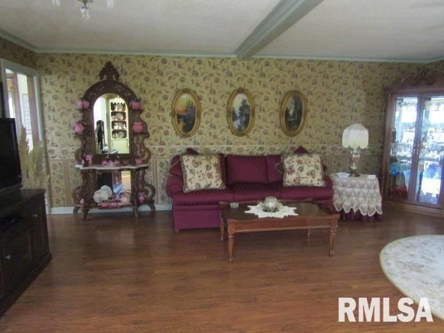 195 E MARKET Street, Elizabethtown, IL 62931