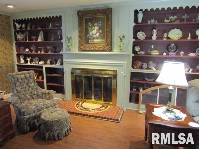 195 E MARKET Street, Elizabethtown, IL 62931