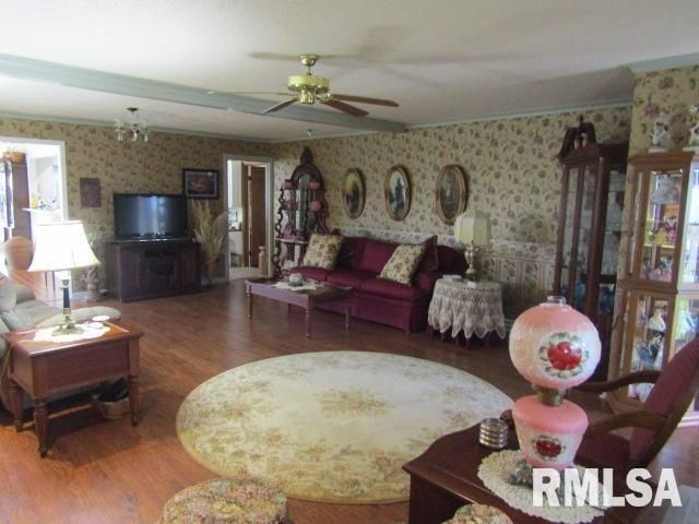 195 E MARKET Street, Elizabethtown, IL 62931