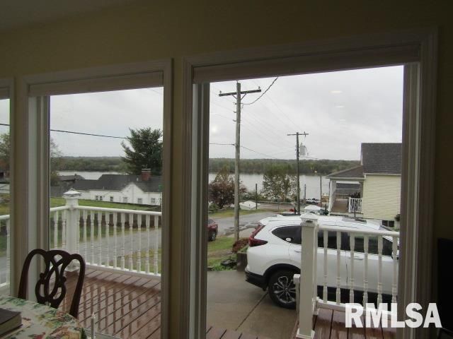 195 E MARKET Street, Elizabethtown, IL 62931