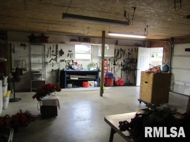 195 E MARKET Street, Elizabethtown, IL 62931