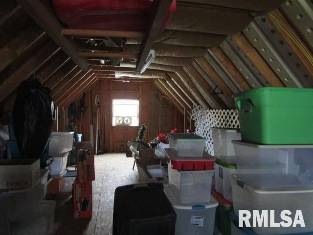 195 E MARKET Street, Elizabethtown, IL 62931