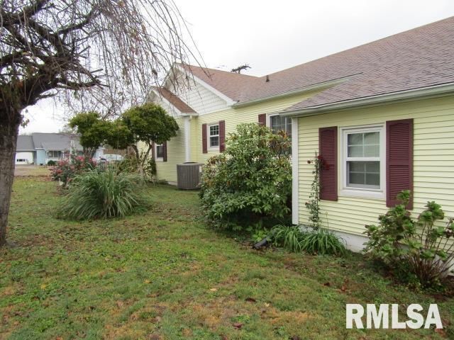 195 E MARKET Street, Elizabethtown, IL 62931