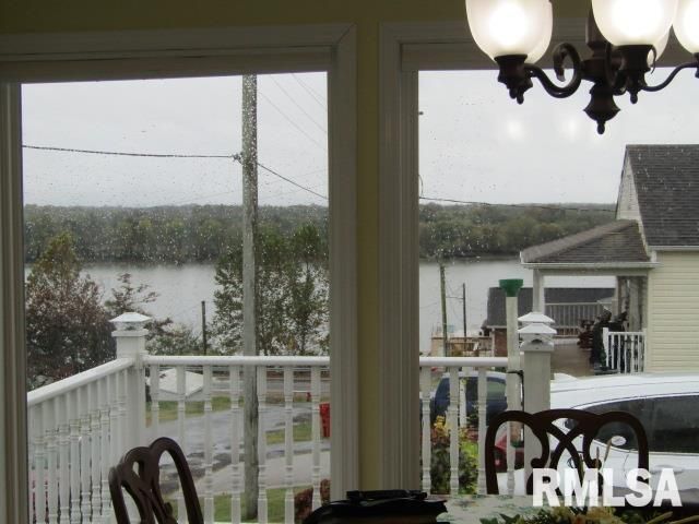 195 E MARKET Street, Elizabethtown, IL 62931