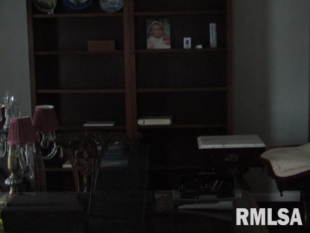 195 E MARKET Street, Elizabethtown, IL 62931