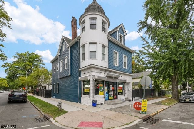 67 Oak St, East Orange City, NJ 07018