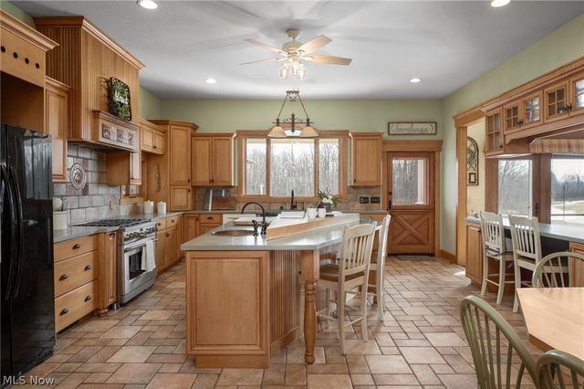 9419 Robinson Road, Chardon, OH 44024