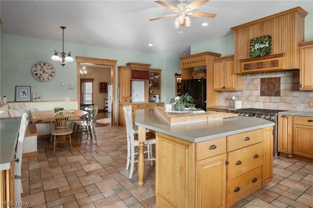 9419 Robinson Road, Chardon, OH 44024