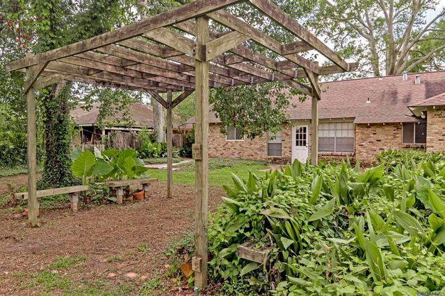 8166 Franwood Dr, Baton Rouge, LA 70806