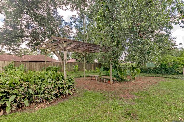 8166 Franwood Dr, Baton Rouge, LA 70806