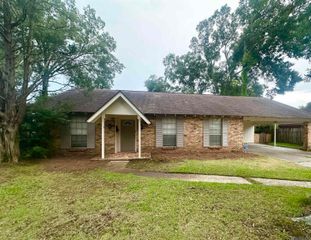 8166 Franwood Dr, Baton Rouge, LA 70806