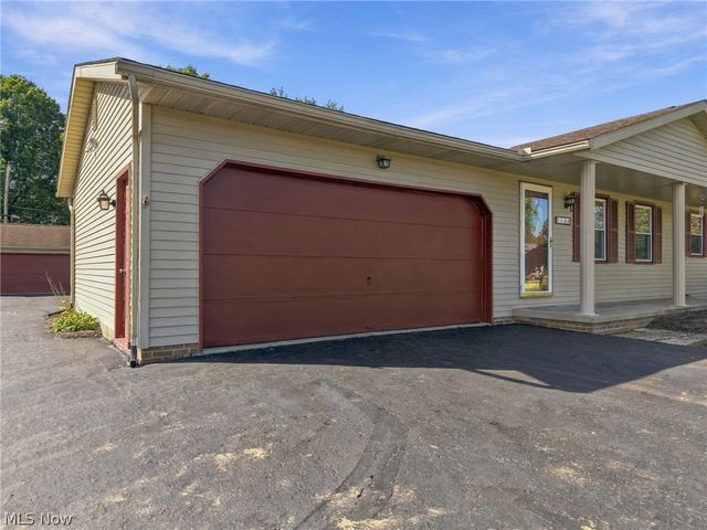 1144 Royce Street NW, Uniontown, OH 44685