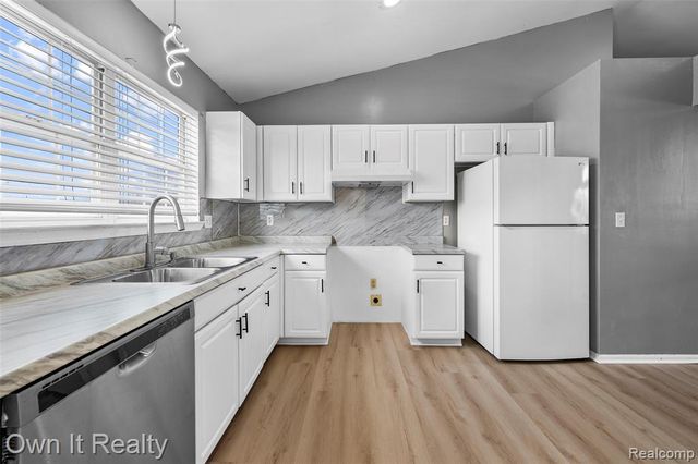 7154 Saint Andrews Drive, Ypsilanti, MI 48197