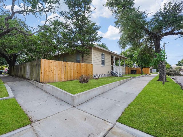 2402 49th Street, Galveston, TX 77551