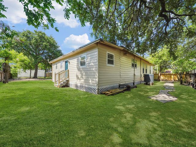 2402 49th Street, Galveston, TX 77551