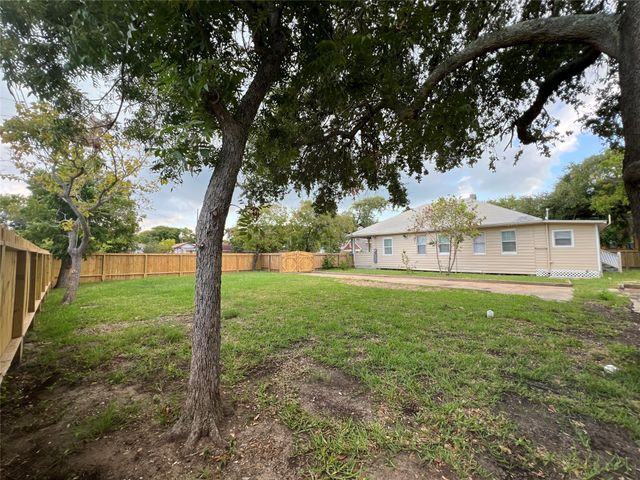 2402 49th Street, Galveston, TX 77551