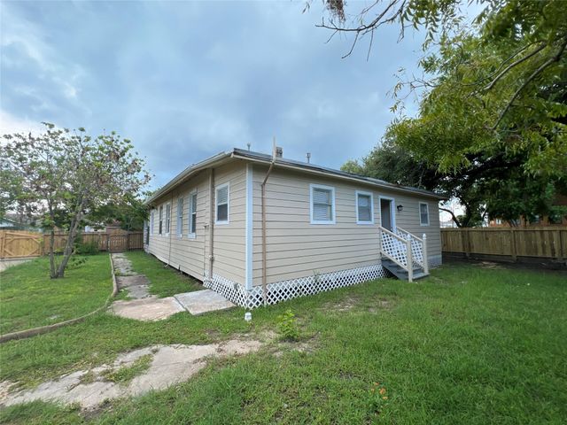 2402 49th Street, Galveston, TX 77551