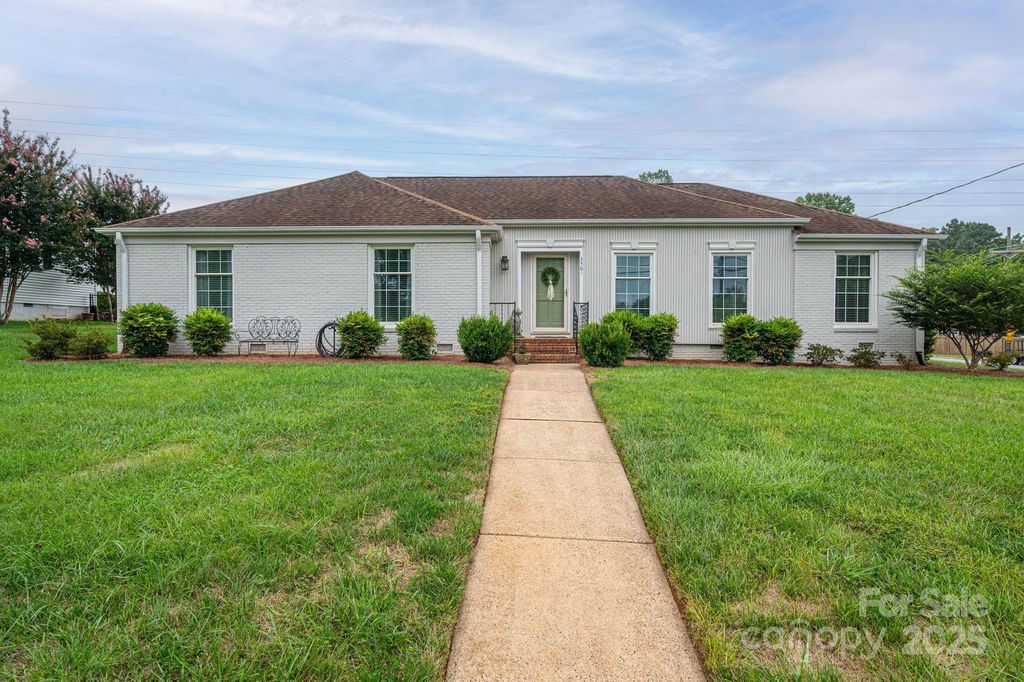 3501 Gardner Park Drive, Gastonia, NC 28054