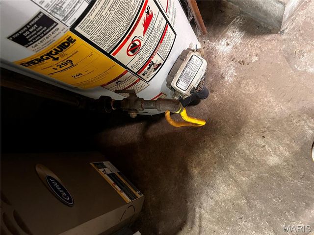 71 Carstens Avenue, Wood River, IL 62095