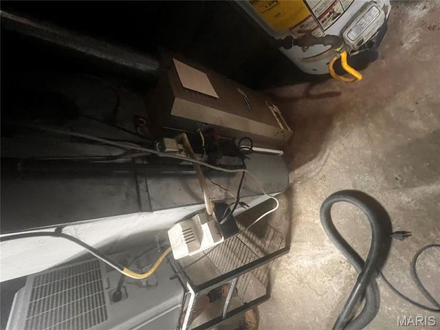 71 Carstens Avenue, Wood River, IL 62095