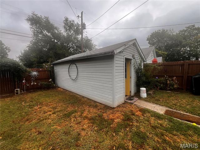 71 Carstens Avenue, Wood River, IL 62095