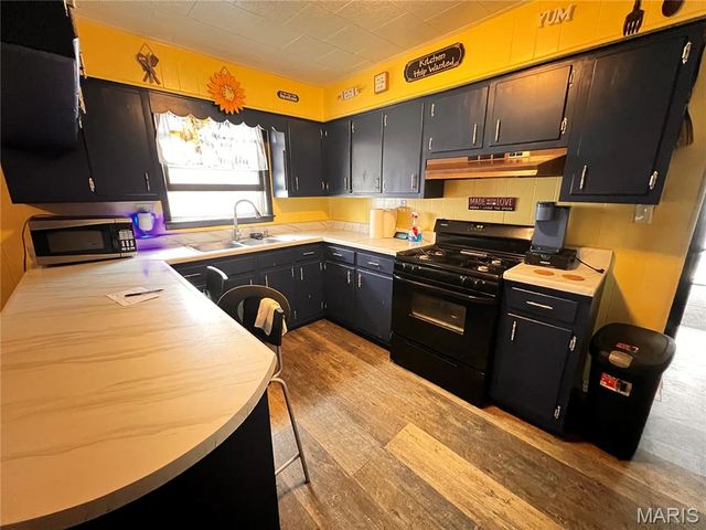 71 Carstens Avenue, Wood River, IL 62095