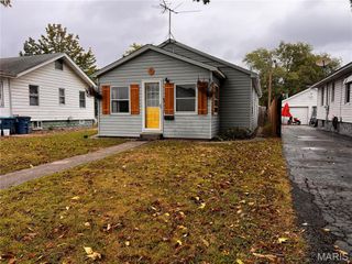 71 Carstens Avenue, Wood River, IL 62095