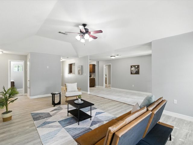 5720 Frisco Avenue, Forest Hill, TX 76119