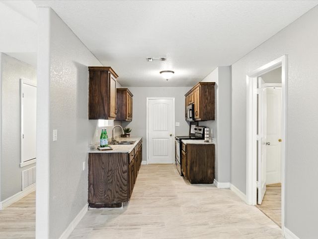 5720 Frisco Avenue, Forest Hill, TX 76119