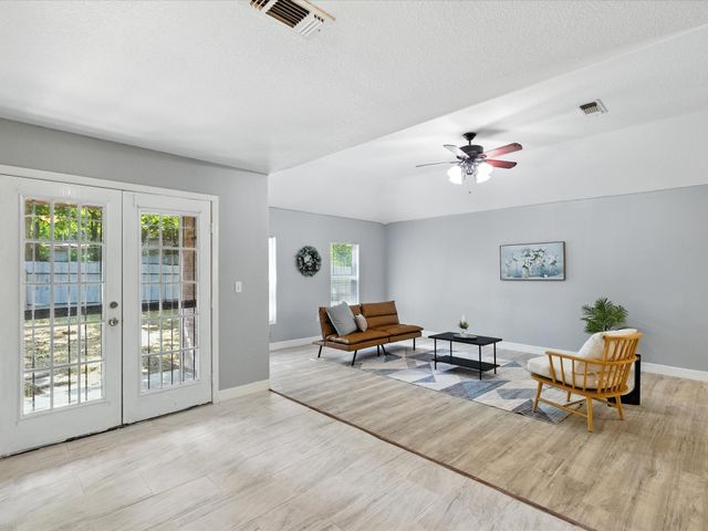 5720 Frisco Avenue, Forest Hill, TX 76119