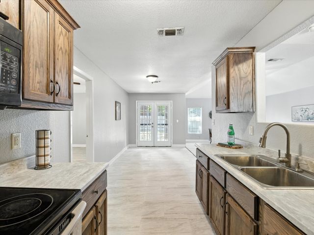 5720 Frisco Avenue, Forest Hill, TX 76119