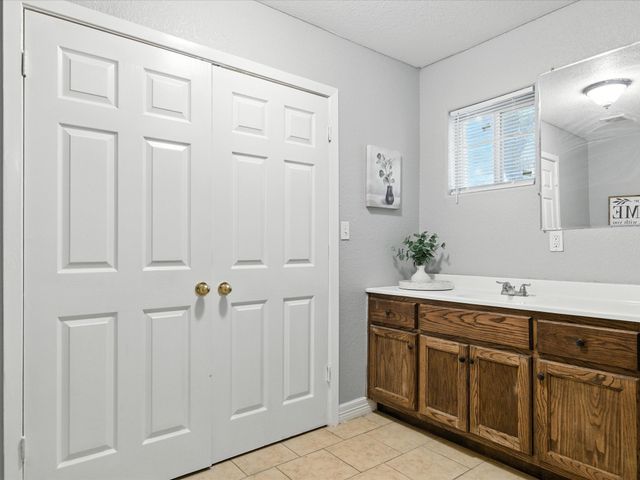 5720 Frisco Avenue, Forest Hill, TX 76119