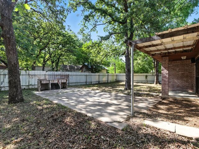 5720 Frisco Avenue, Forest Hill, TX 76119