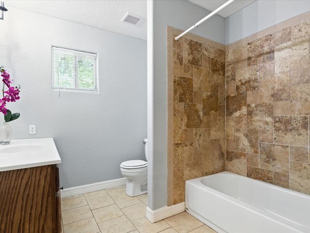 5720 Frisco Avenue, Forest Hill, TX 76119